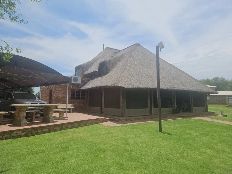 4 Bedroom Property for Sale in Leeudoringstad North West